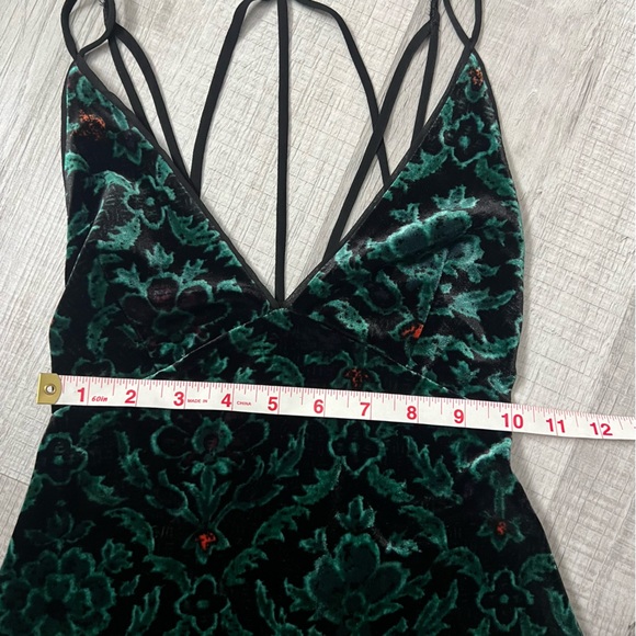 UO ECOTE Ecote Bellatrix Floral Green Velvet Bodycon Midi Dress XS - Picture 13 of 14